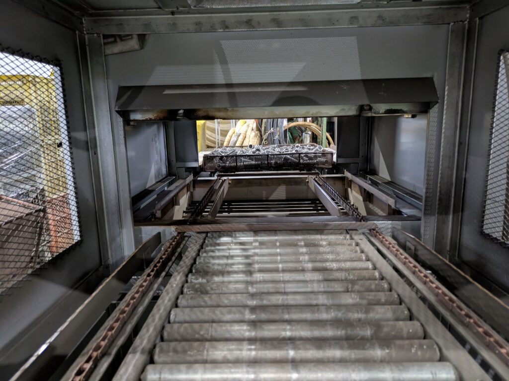 スプリングが釜に入るところ